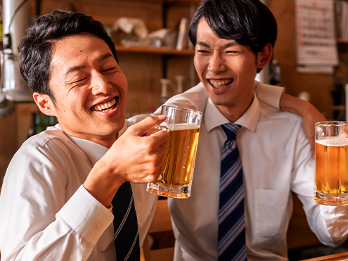 モンドフードの運営する居酒屋で仕事場の同僚と日頃の疲れを忘れて飲み明かす